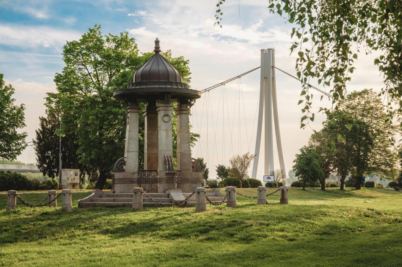 Bells Osijek Hotel Екстериор снимка